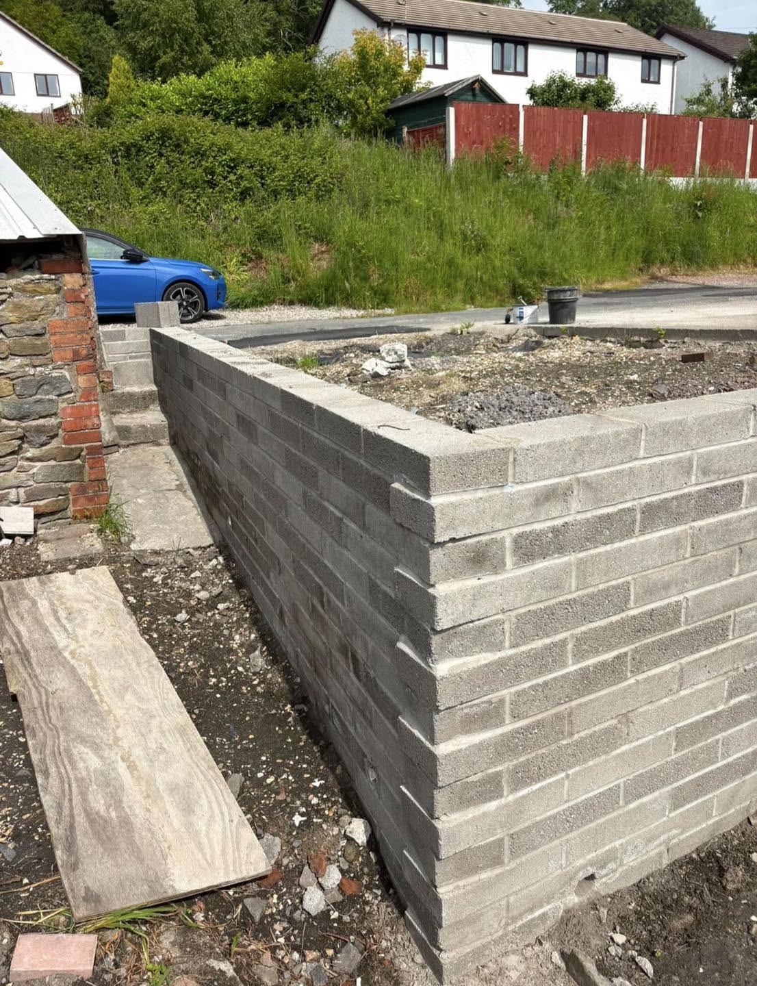 Concrete block retaining wall
